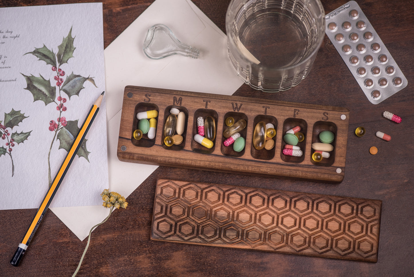Pill Box Seven Day Weekly Pill Box Nature Ornament Honeycomb Pill Container - JTNLAB