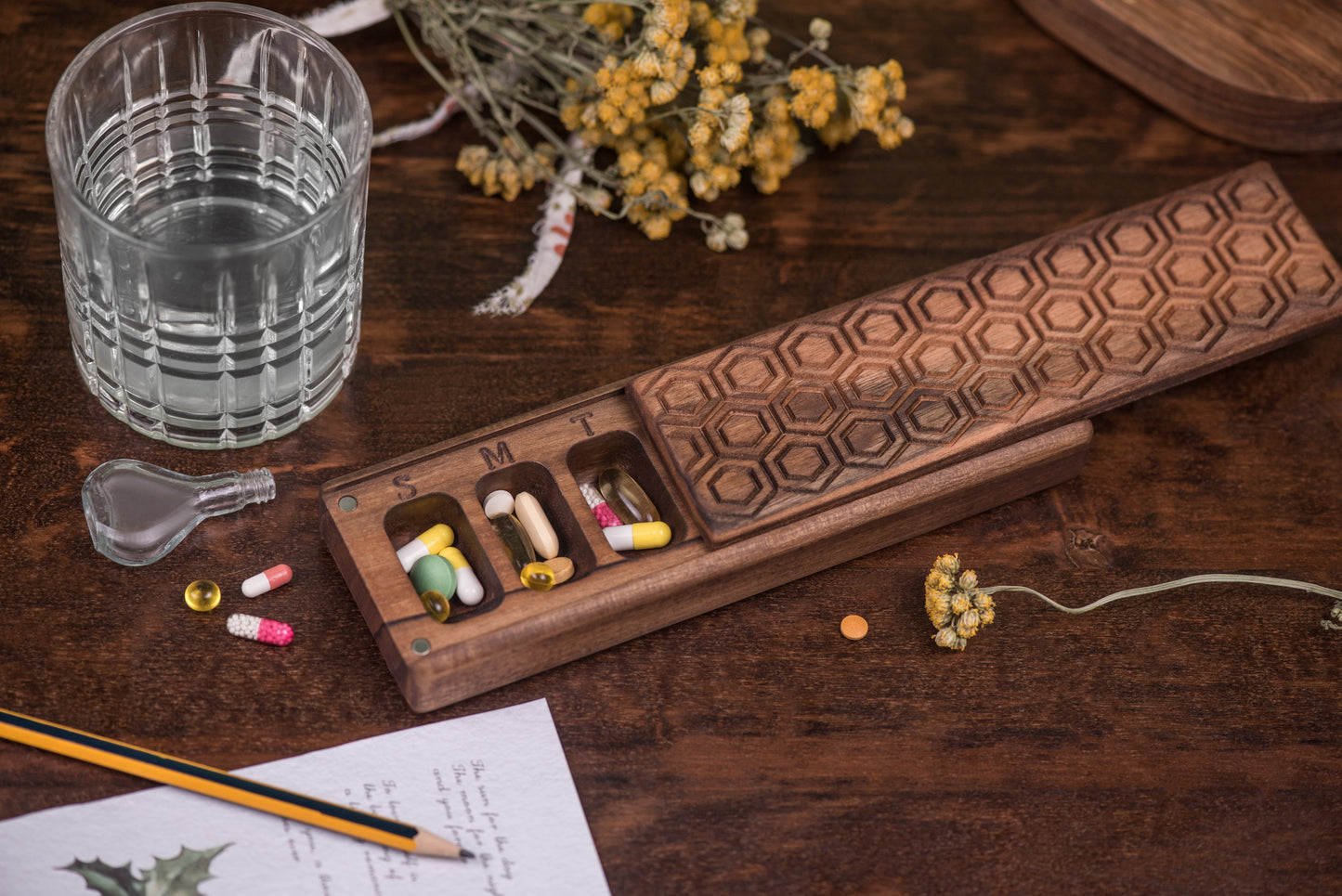 Pill Box Seven Day Weekly Pill Box Nature Ornament Honeycomb Pill Container - JTNLAB