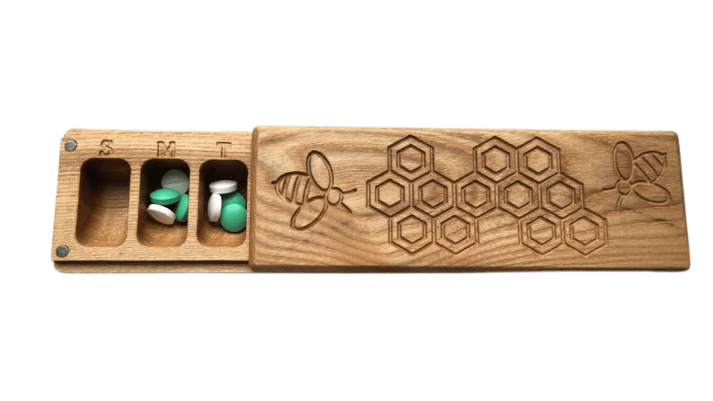 JTNlab PILLBOX Ash / No Personalization / External Lid WOODEN PILL BOX - HONEYCOMB vs BEES
