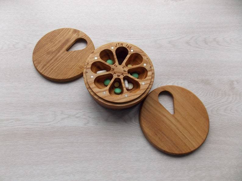 JTNlab PILLBOX ROUND WEEKLY AM/PM PILL BOX  NATURAL WOOD