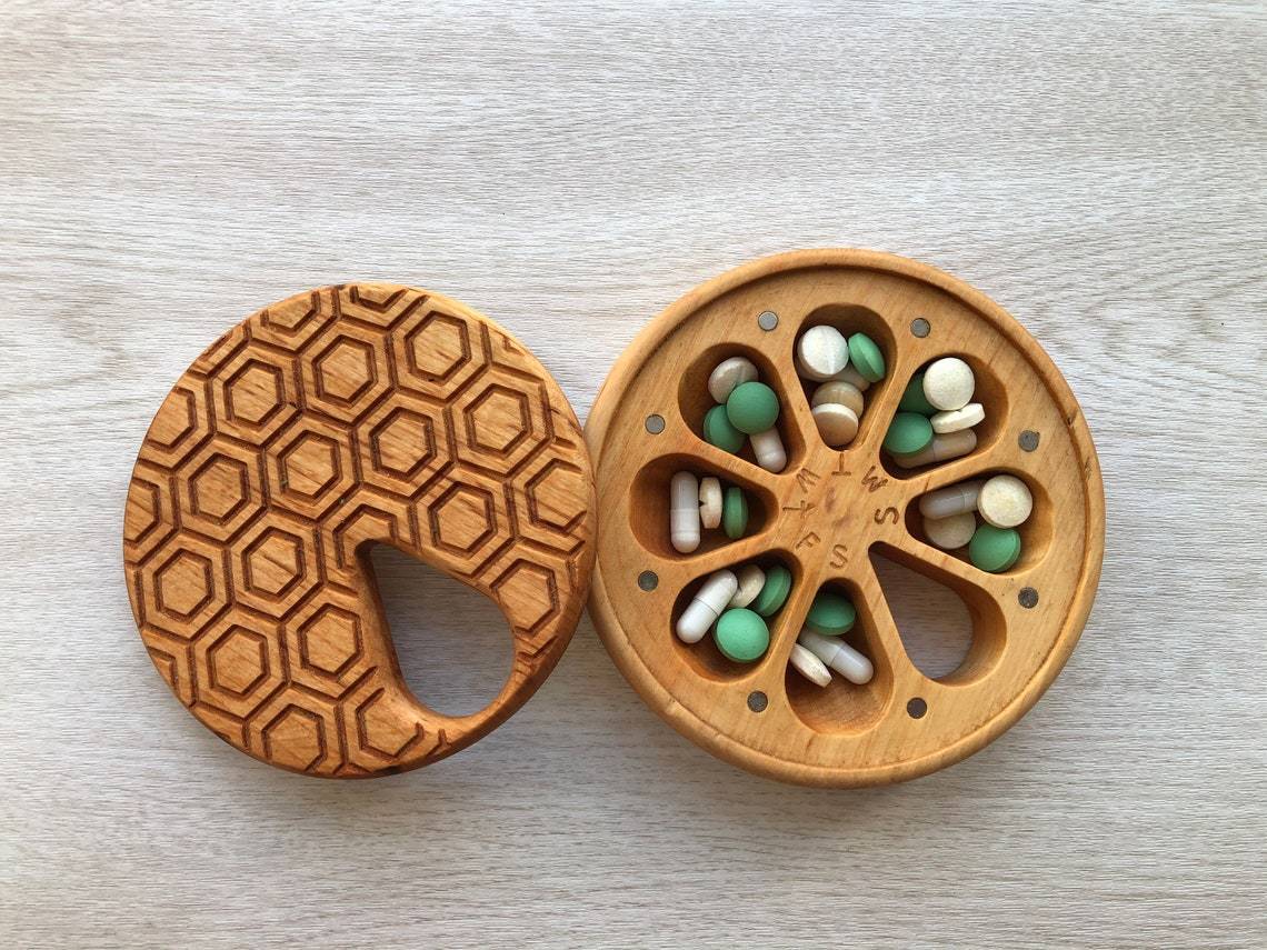 ROUND WEEKLY PILL BOX HONEYCOMB Pill Dispenser JTNLAB Round weekly pill box honeycomb pill dispenser jtnlab