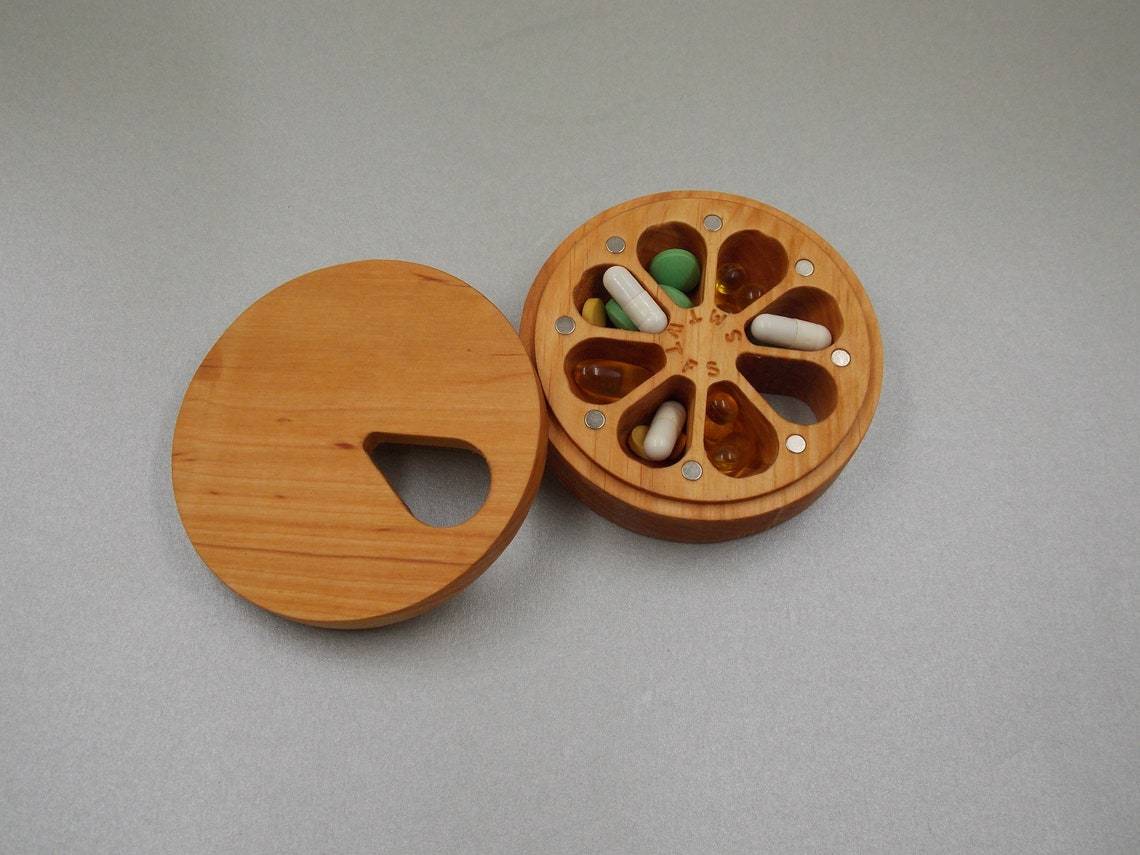 ROUND WEEKLY POCKET PILL BOX  - NATURAL WOOD - JTNLAB