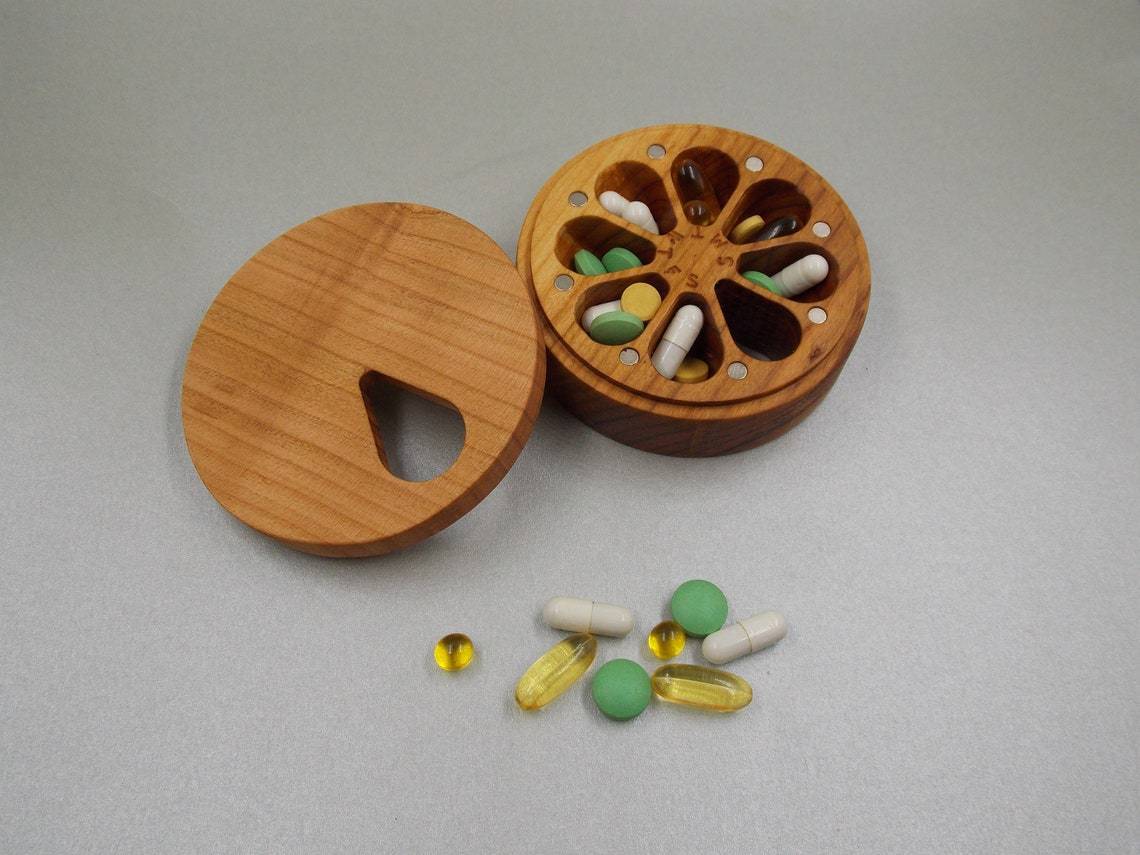 ROUND WEEKLY POCKET PILL BOX  - NATURAL WOOD - JTNLAB