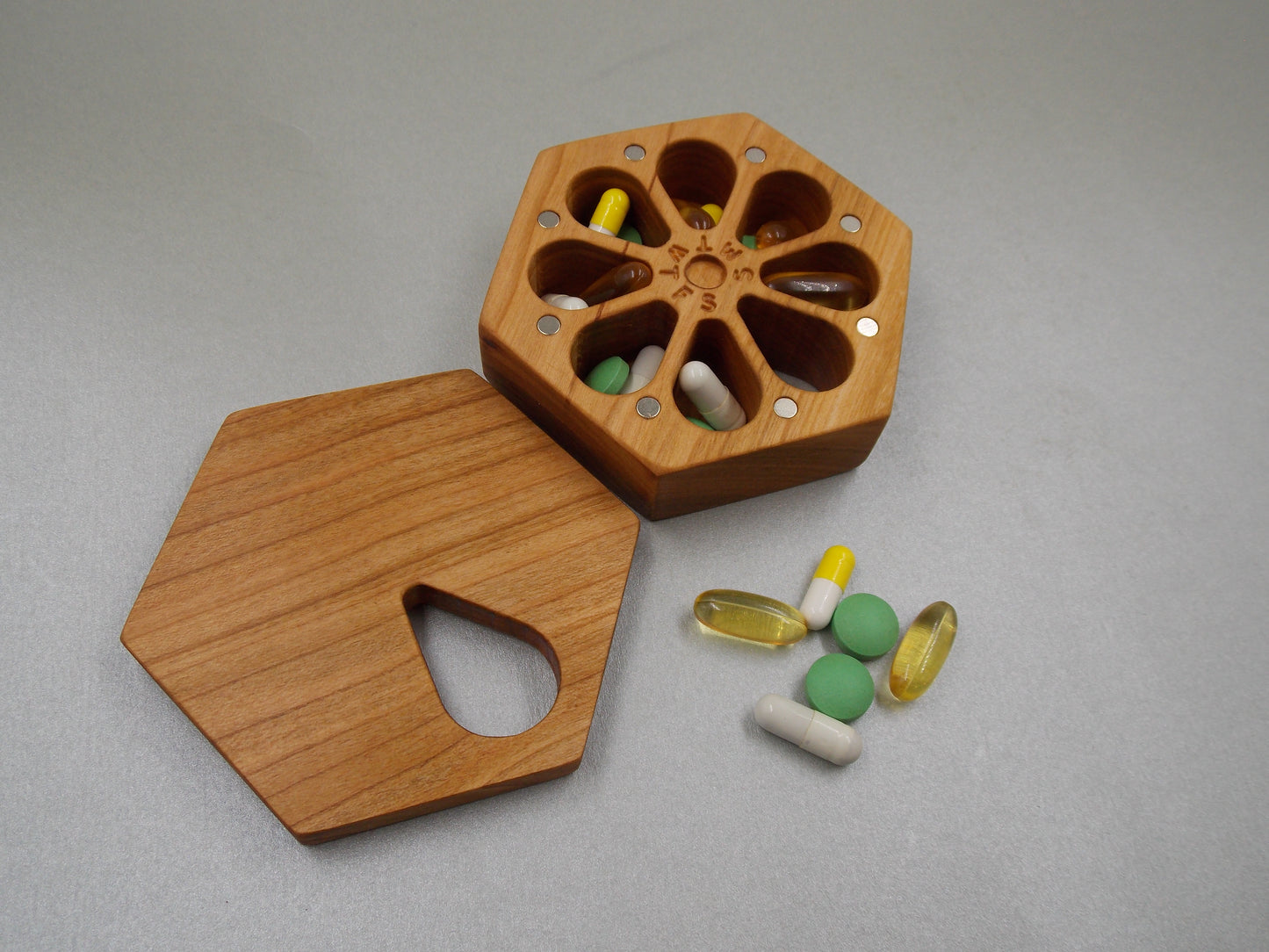 Honeycomb Pill Box Seven Day Pill Organize Wooden Case 8 - JTNLAB