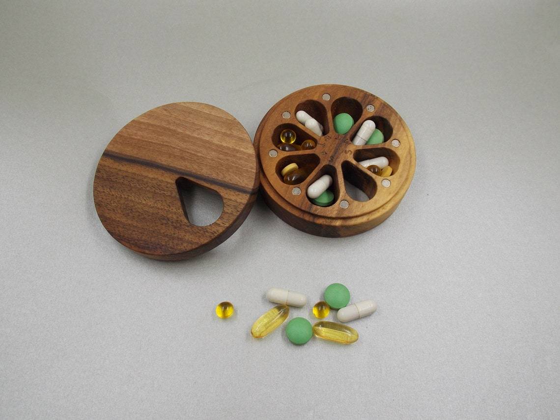 ROUND WEEKLY POCKET PILL BOX  - NATURAL WOOD - JTNLAB