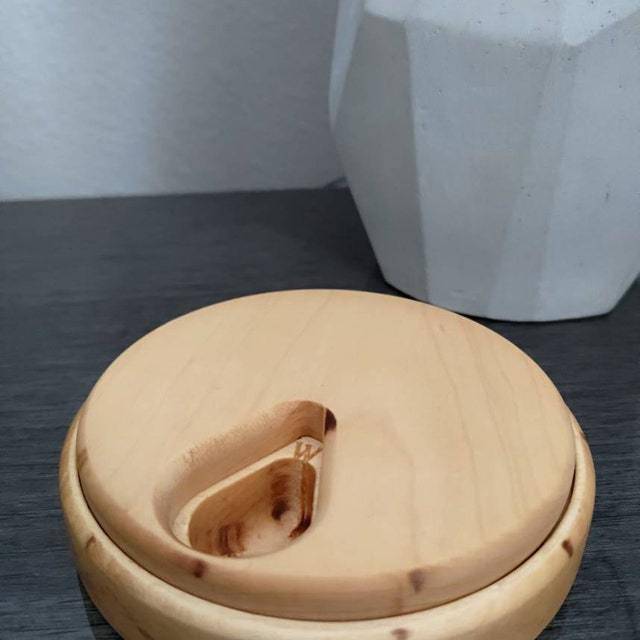 ROUND WEEKLY PILL BOX  - NATURAL WOOD - JTNLAB