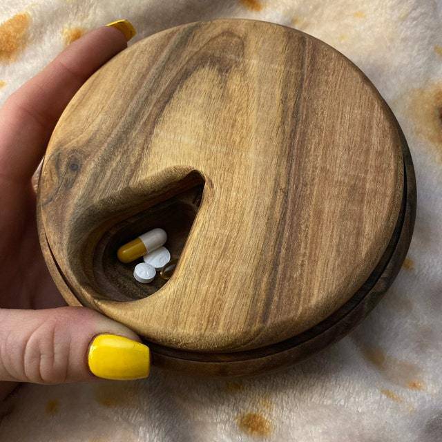 ROUND WEEKLY PILL BOX  - NATURAL WOOD - JTNLAB