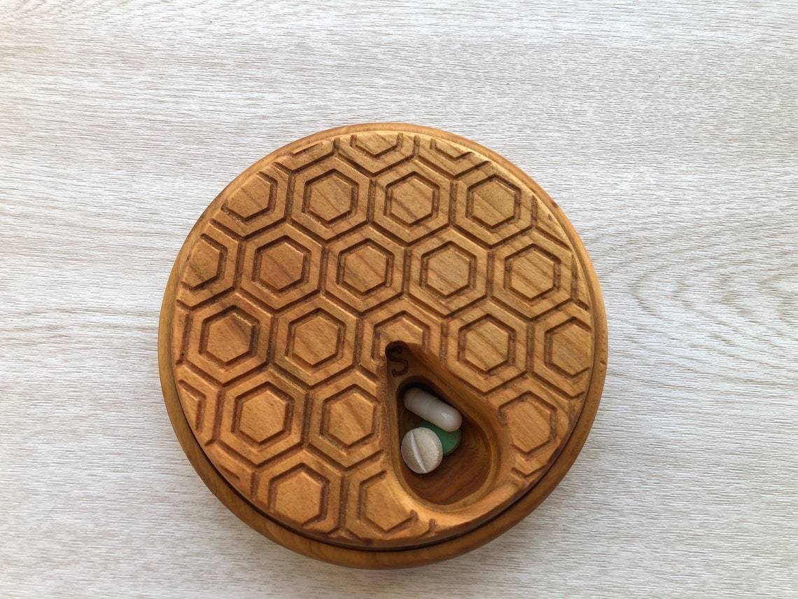 ROUND WEEKLY PILL BOX  - HONEYCOMB - JTNLAB