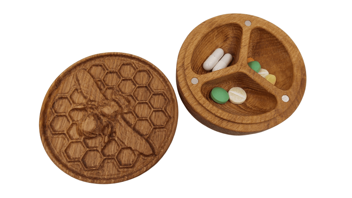 JTNlab PILLBOX DAILY ROUND PILL BOX - 3D BEE VS HONEYCOMB