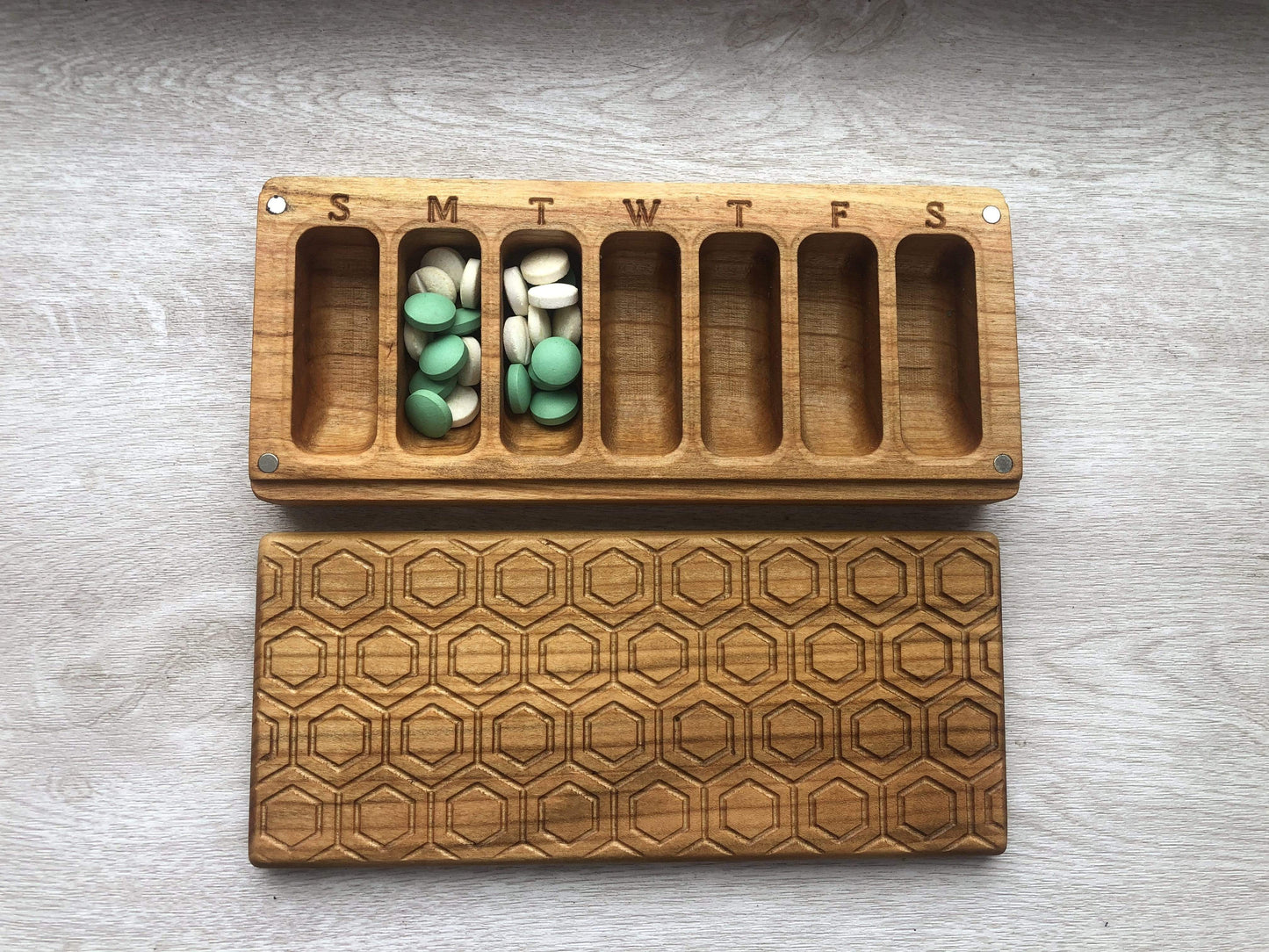 JTNlab PILLBOX LARGE WEEKLY PILL BOX - HONEYCOMB