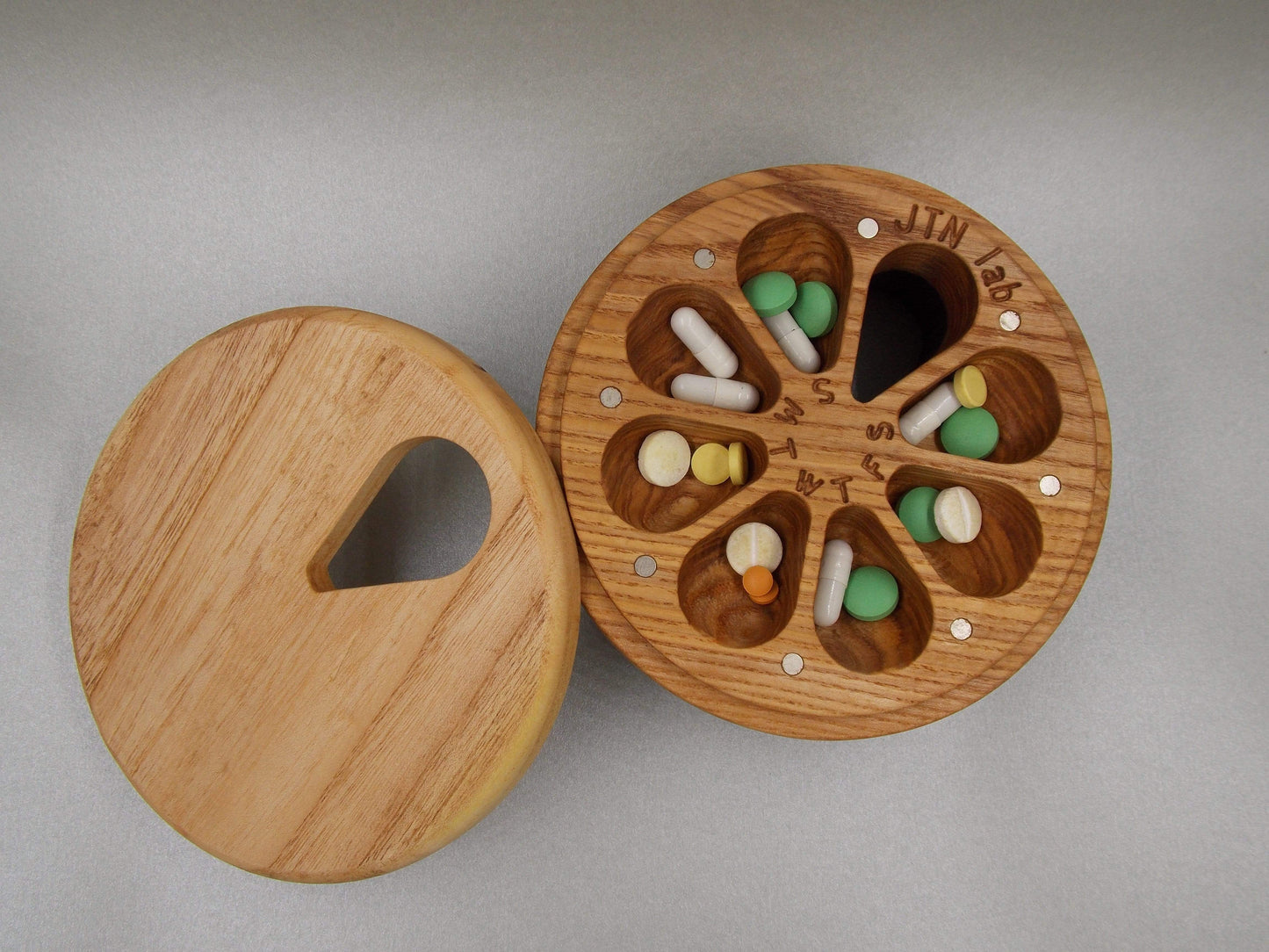 JTNlab PILLBOX ROUND WEEKLY AM/PM PILL BOX  NATURAL WOOD