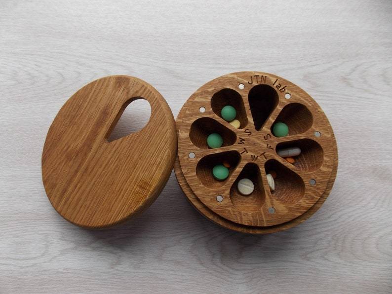 JTNlab PILLBOX ROUND WEEKLY AM/PM PILL BOX  NATURAL WOOD