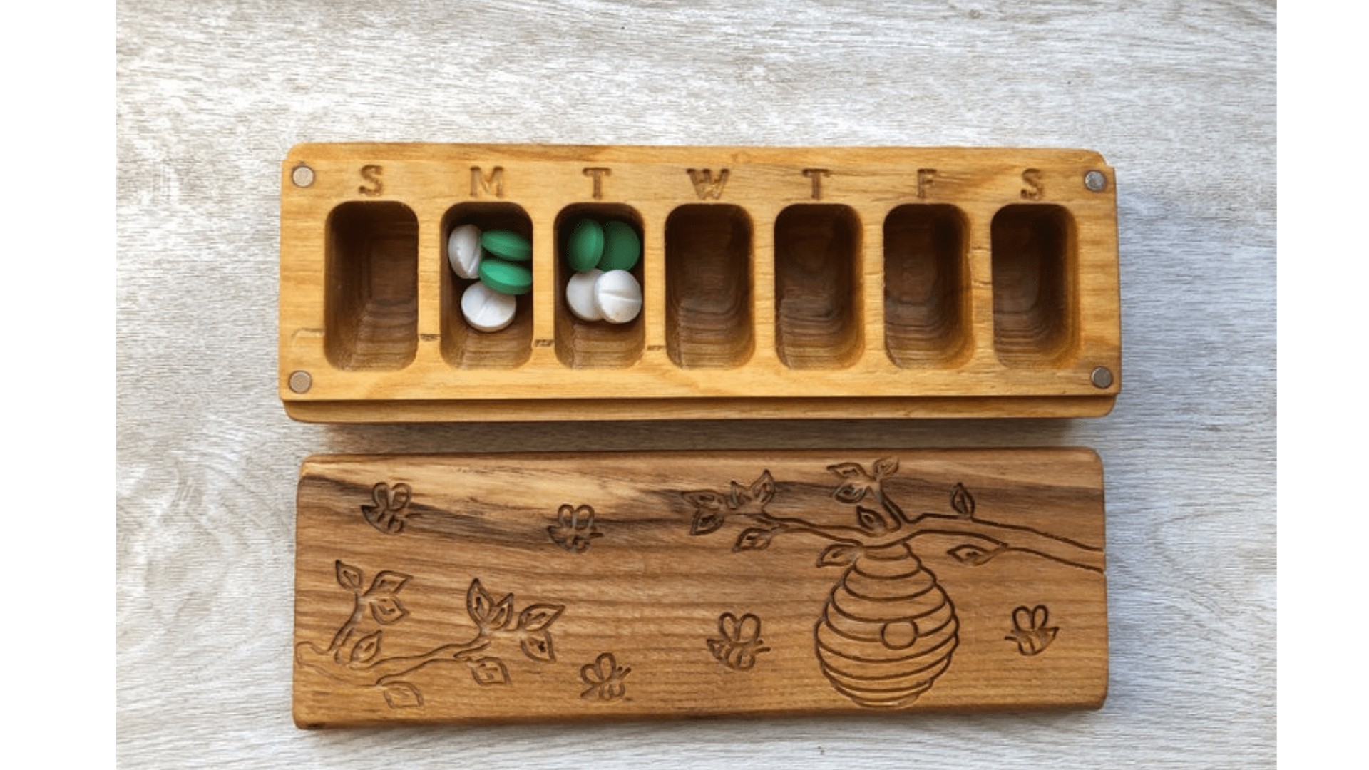 JTNlab PILLBOX WOODEN PILL BOX - BEES vs BEEHIVE